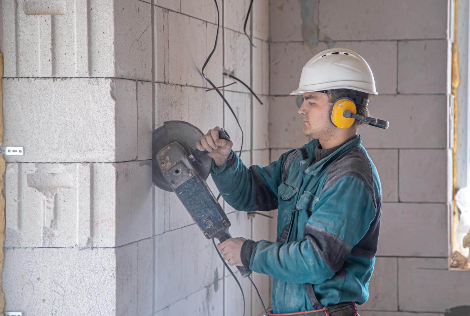Cutting reinforced concrete